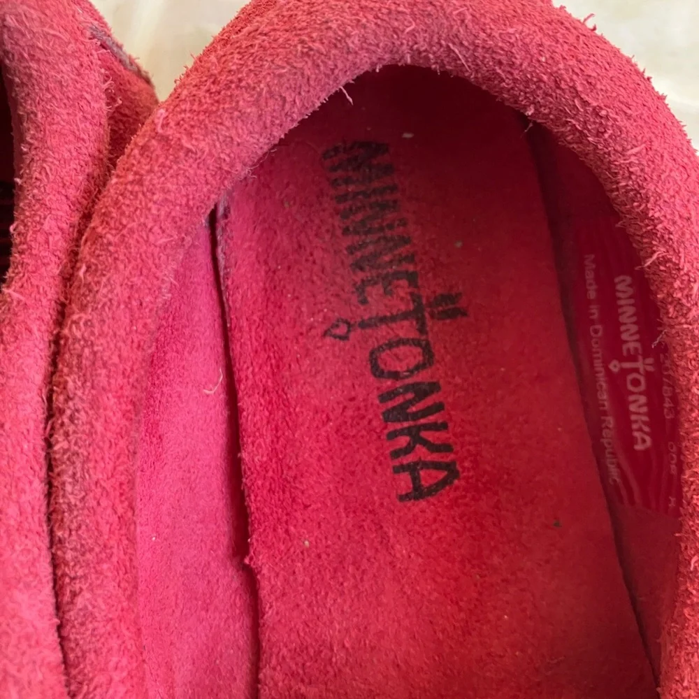 Minnetonka Animikii Thunderbird Hard‎ Sole Pink Moccasins